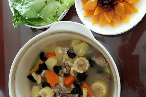 胡萝卜玉米排骨汤的做法图解8