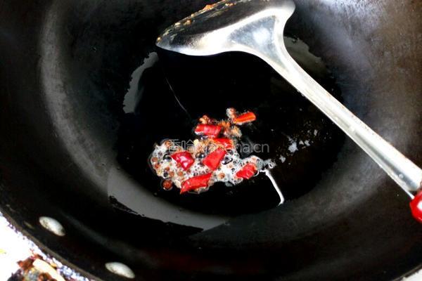 蒜薹五花肉的做法图解3