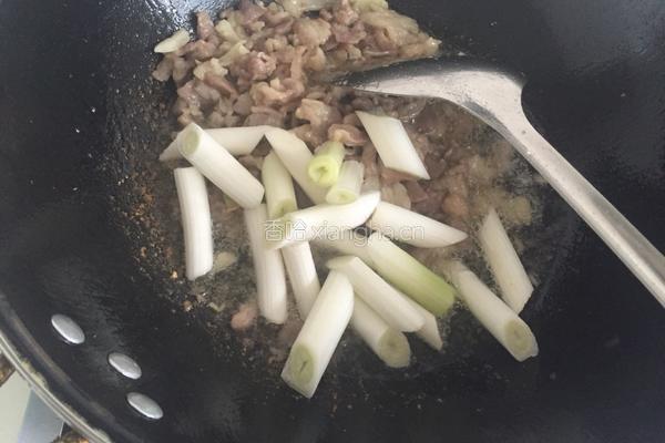 葱爆羊肉的做法图解9