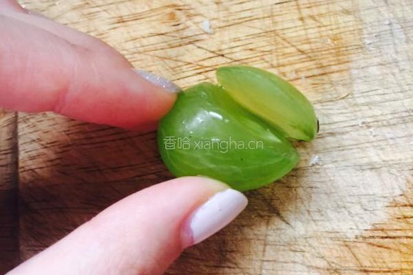 心形青提拼盘的做法图解1