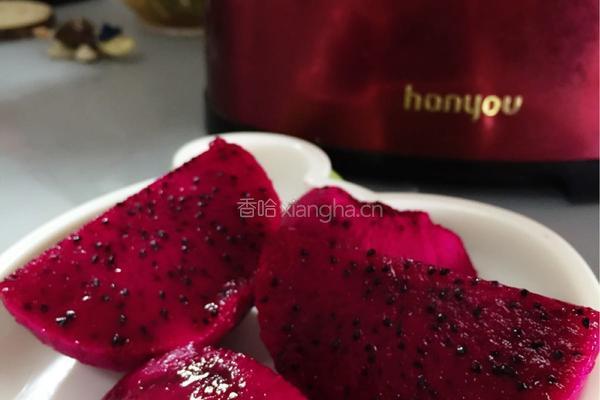 红心火龙果面条的做法图解1