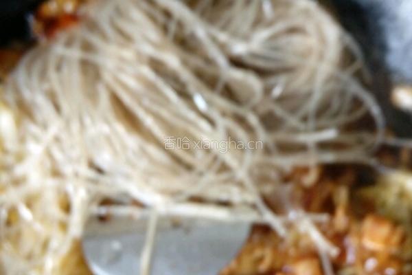 酸菜炒粉的做法图解7