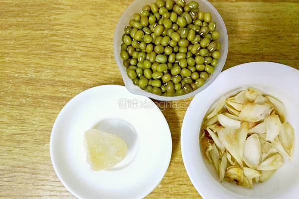 百合绿豆汤的做法图解1