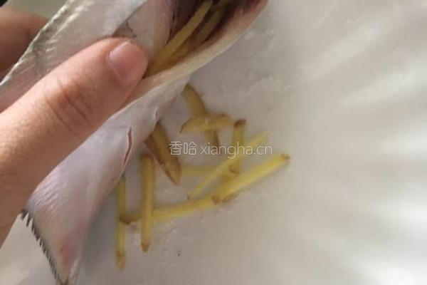 清蒸海鲳鱼的做法图解2