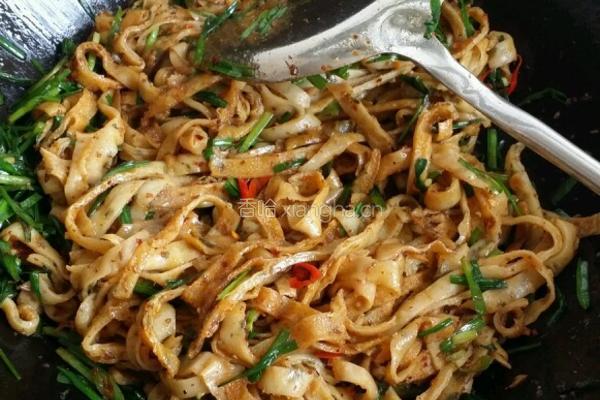 孜然炒饼丝的做法图解6