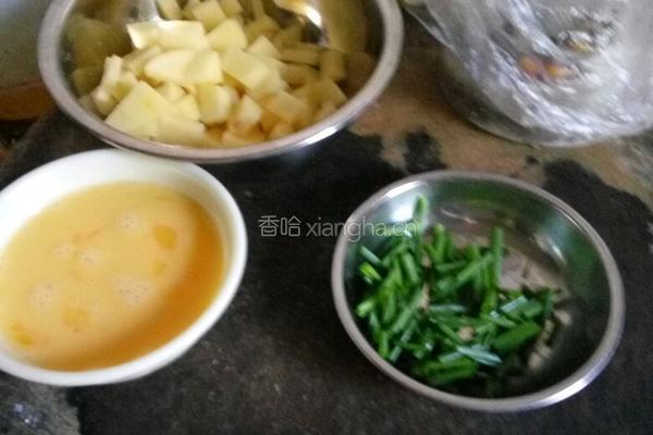 土豆鸡蛋汤的做法图解1