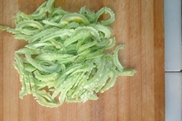 苦瓜凉面的做法图解3