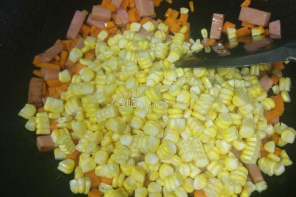 玉米胡萝卜炒三文治的做法图解4