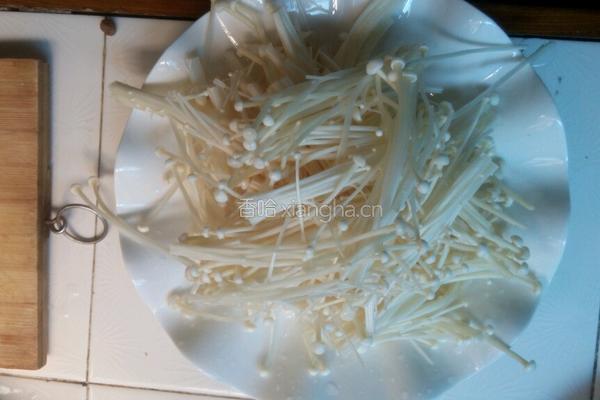 凉拌金针菇的做法图解1