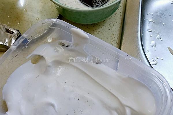 奥利奥冰盒蛋糕的做法图解2