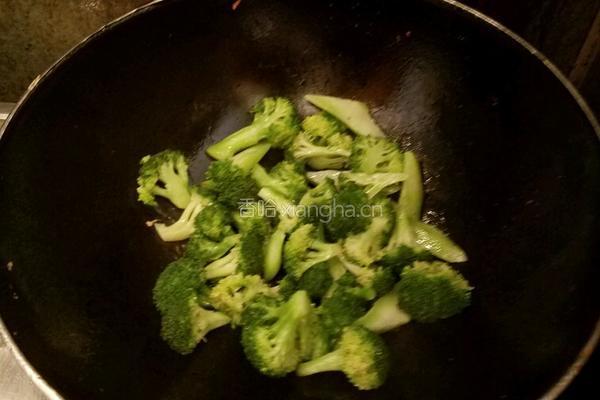 隔壁家的西蓝花的做法图解3