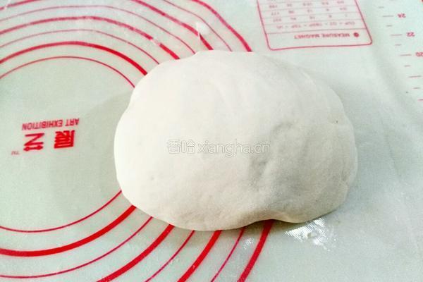 漏油羊肉蒸饺的做法图解1