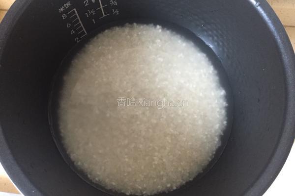 自制广式腊肠焖饭的做法图解2