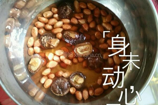 花生煲猪脚的做法图解1