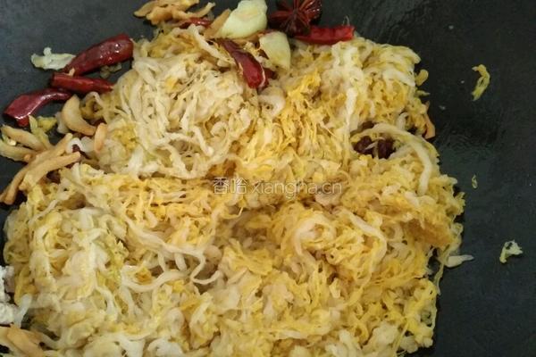 炖酸菜的做法图解6