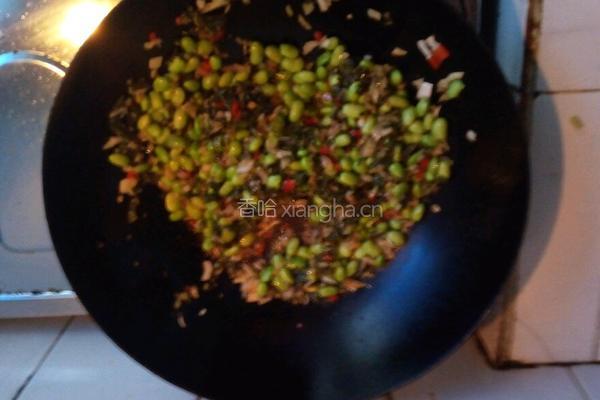 酸菜炒毛豆的做法图解5
