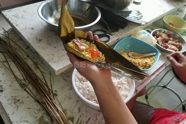 粽子 (猪肉咸蛋绿豆花生干贝虾米)的做法图解14