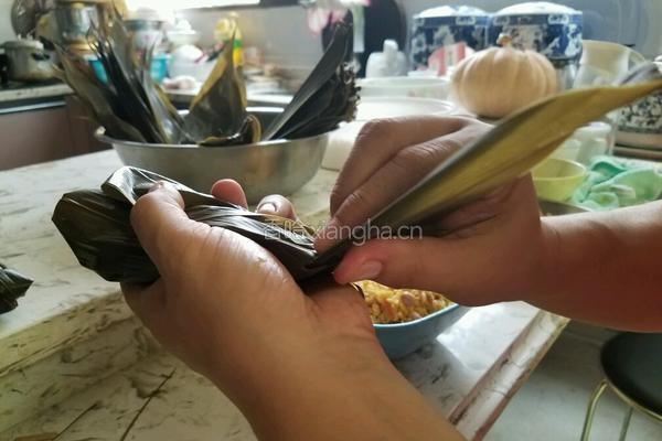 粽子 (猪肉咸蛋绿豆花生干贝虾米)的做法图解16
