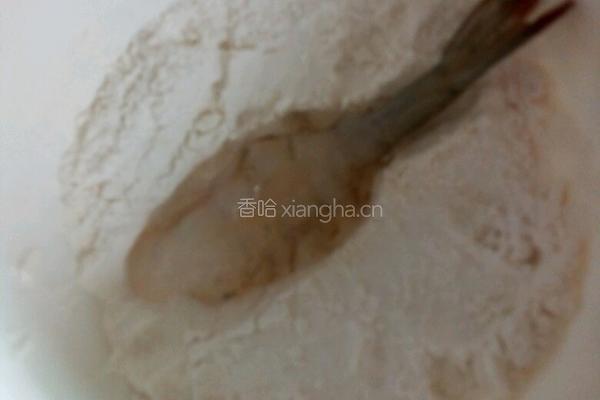 炸凤尾大虾的做法图解3