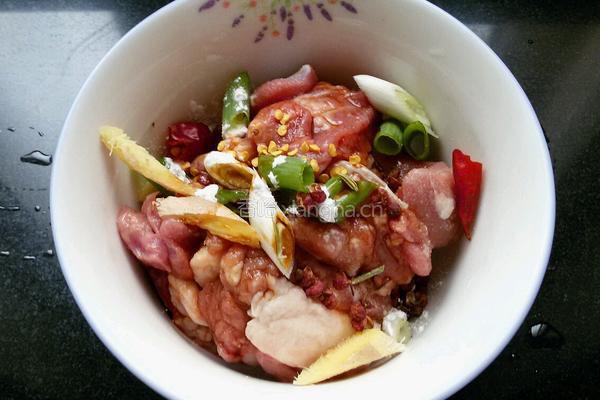孜然牙签羊肉的做法图解3