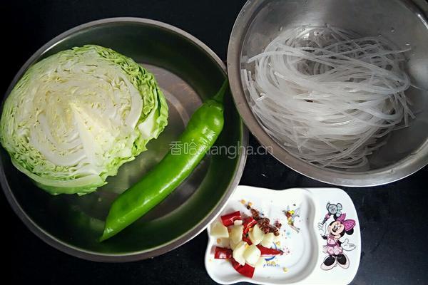 包菜粉丝的做法图解1