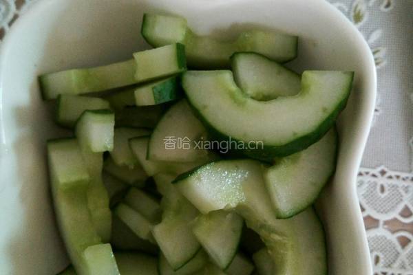 黄瓜腰果炒虾仁的做法图解3