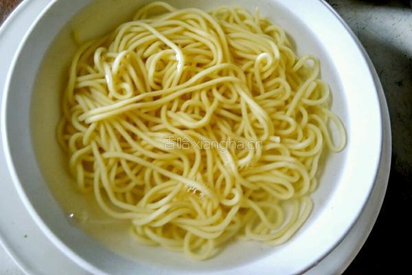 蒜泥红椒冷面的做法图解6