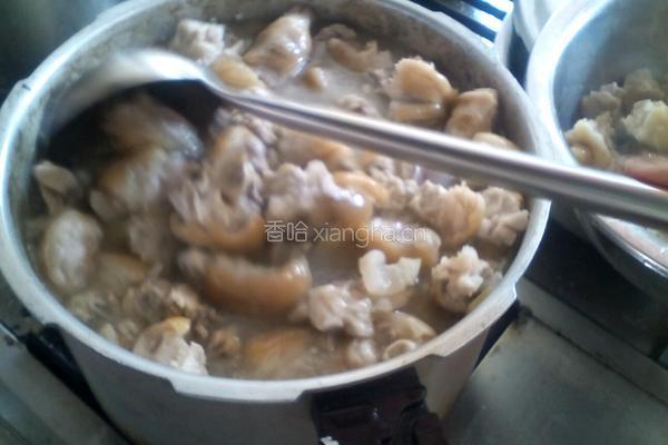 红酸猪脚的做法图解1