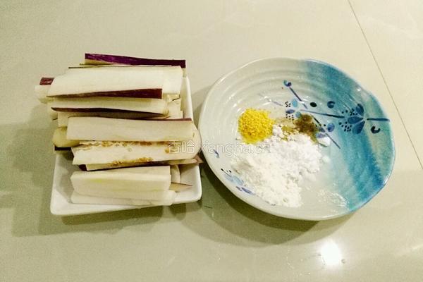 红辣椒拌茄子的做法图解1