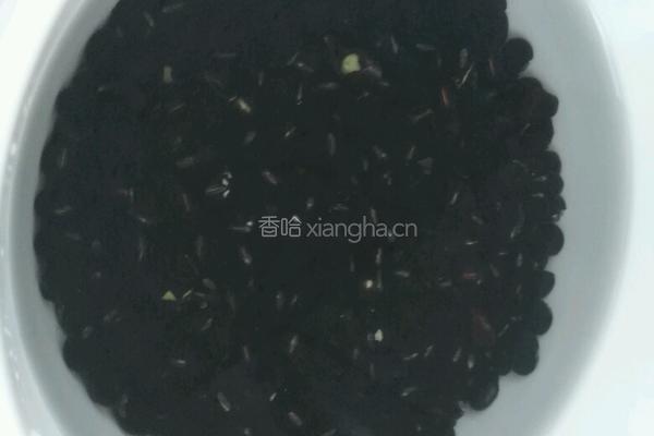 醋泡黑豆的做法图解1