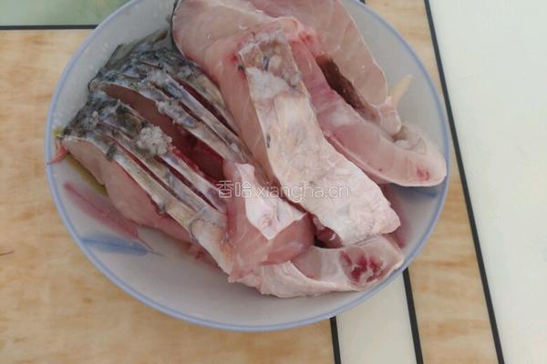 家常鱼块（农家瓦块鱼）的做法图解1
