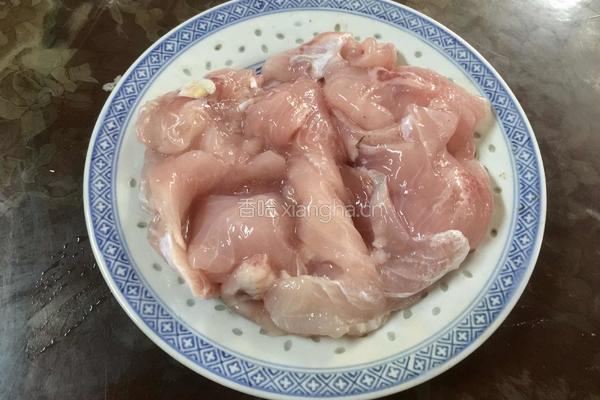 滑熘鱼片的做法图解2