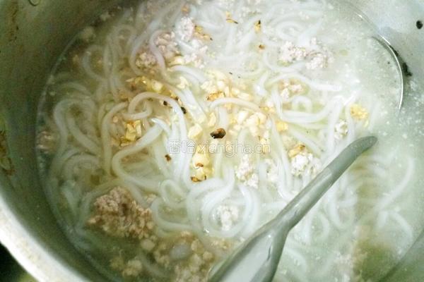 红薯粉粿条汤的做法图解6