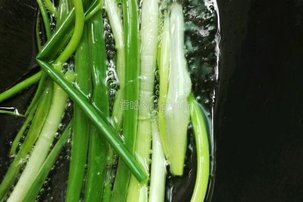 萝卜干拌葱油面的做法图解3