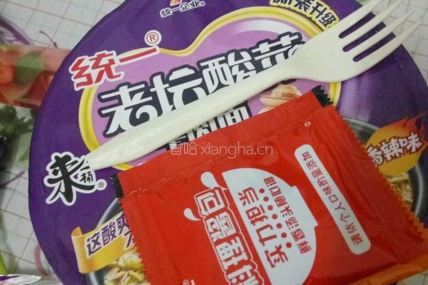 酸菜泡面的做法图解4