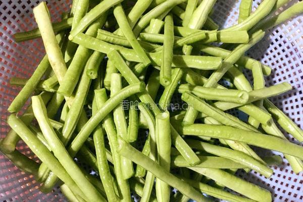 豆角烧茄子的做法图解2