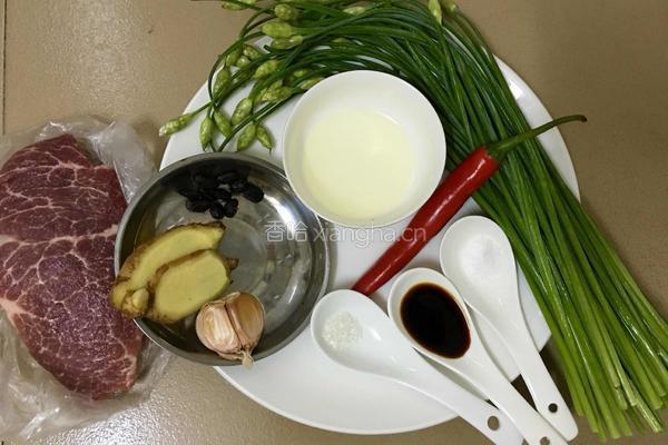 韭薹炒肉末的做法图解1