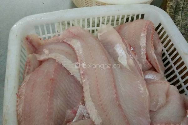 鱼肉大饺的做法图解1