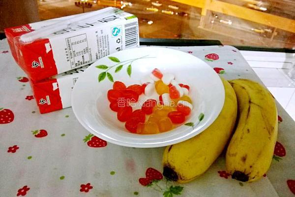 QQ糖香蕉冰棒的做法图解1
