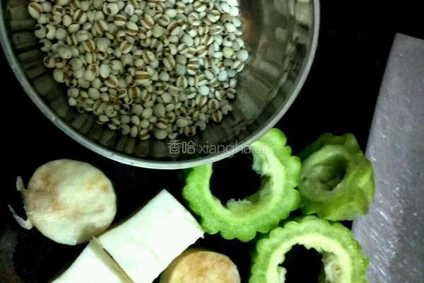 淮山苦瓜汤的做法图解2