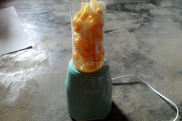 鲜榨苹果汁的做法图解4
