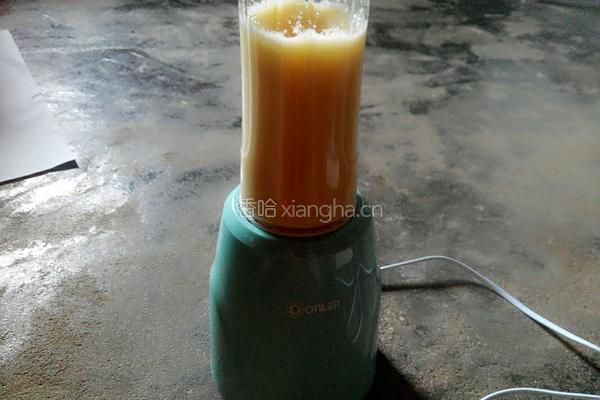 鲜榨苹果汁的做法图解5