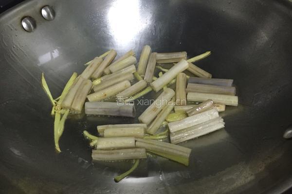 藕带炒肉丝的做法图解2