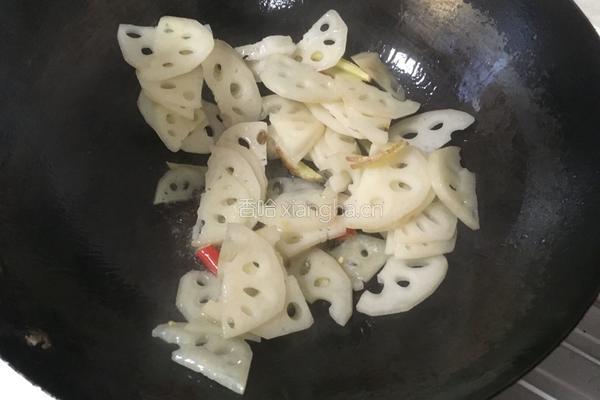 炝藕片的做法图解3