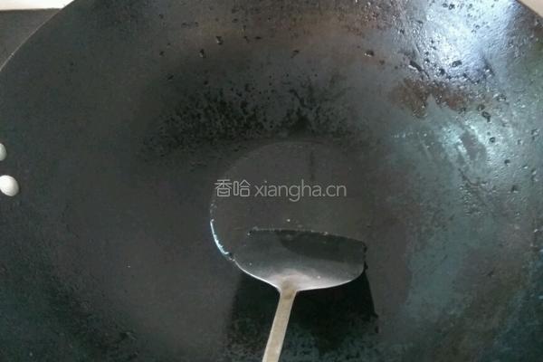 丝瓜鸭蛋炒木耳的做法图解2