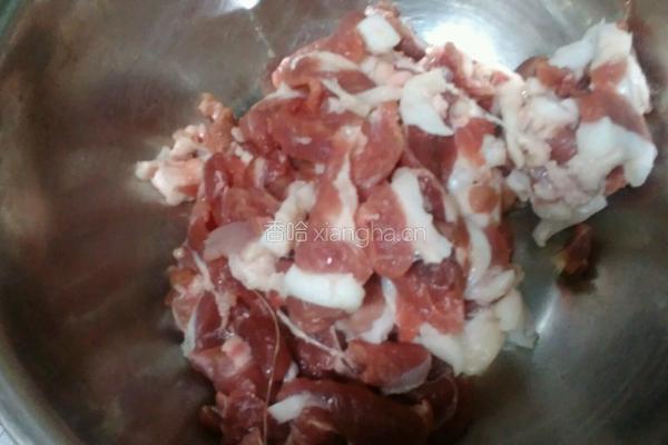 炒烤羊肉的做法图解1