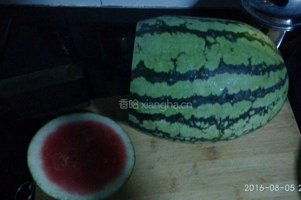自制西瓜汁的做法图解1