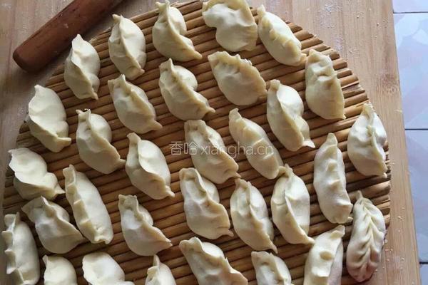 芹菜香菇火腿馅饺子的做法图解5