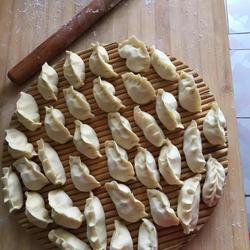 芹菜香菇火腿馅饺子的做法[图]