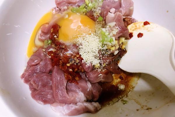 香炸黄金小酥肉的做法图解4
